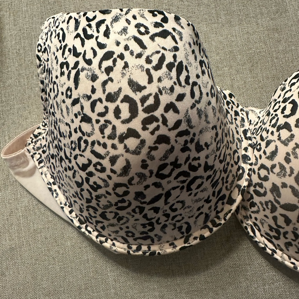 Adrienne Vittadini Studio Leopard Print Bra - Size 42D
B5